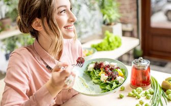woman eating healthy 1